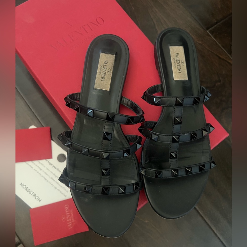 Valentino Garavani RockStud Sandal 🖤
